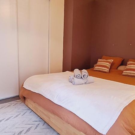 Appartement 2 Pieces Centre Ville Avec Parking Neauphle-le-Chateau ภายนอก รูปภาพ