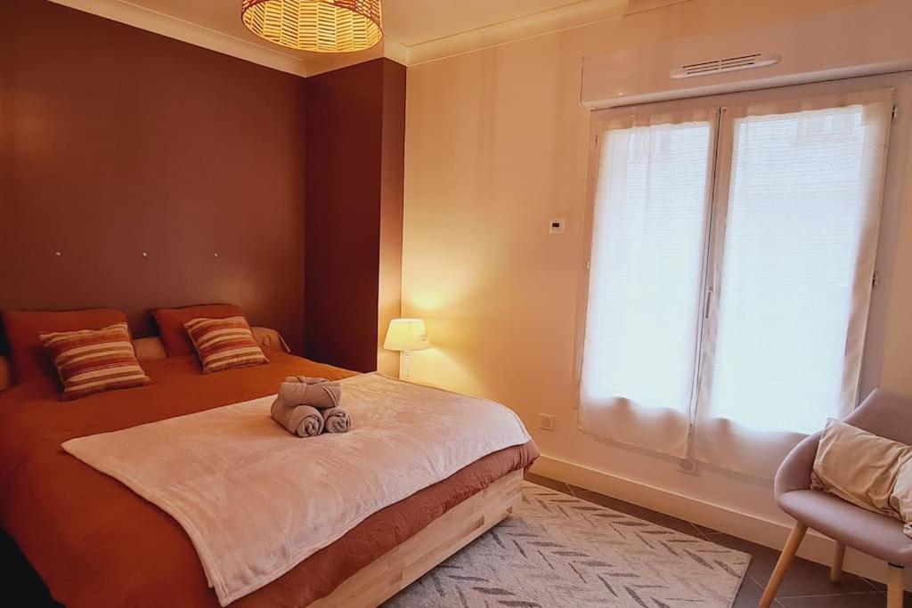 Appartement 2 Pieces Centre Ville Avec Parking Neauphle-le-Chateau ภายนอก รูปภาพ